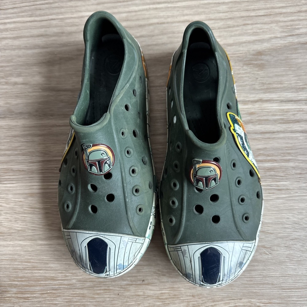 Star Wars Crocs Boba Fett Boys Shoes Sz 2 Disney Water Shoes - Picture 5 of 6